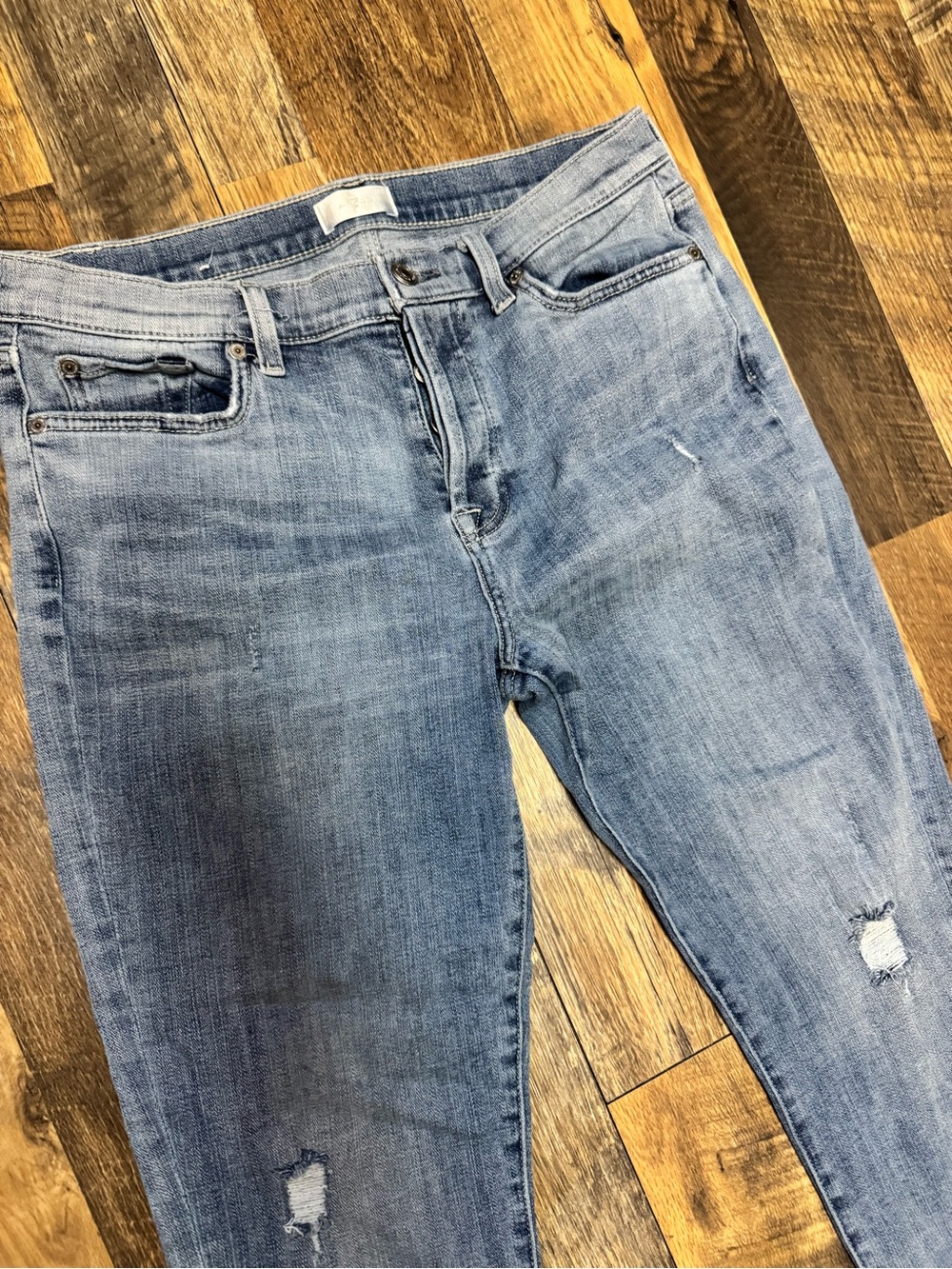 7 For All Mankind Josefina Light Blue Distressed Cropped Jeans - Picture 2 of 8